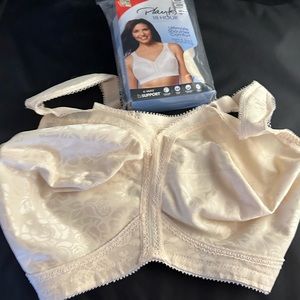 2 Playtex 18 Hour Bras